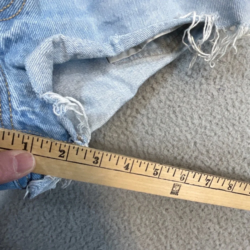 Levis Premium 501 Original Shorts Womens 28 Light Wash Blue Excellent Cut Off - Picture 7 of 8